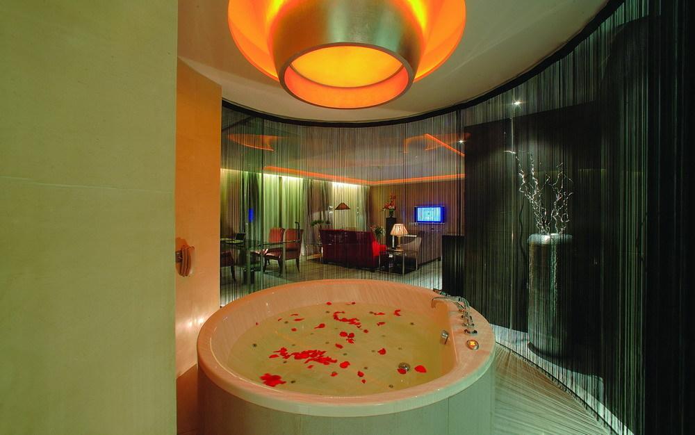 Logosun Hotel Wuhan Esterno foto